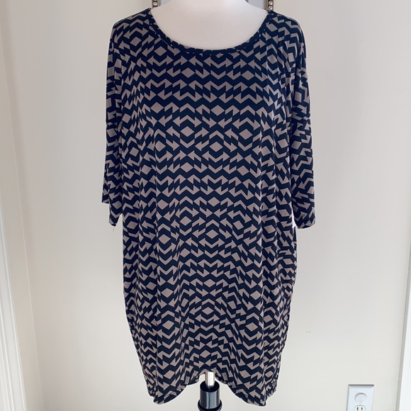 • Lularoe Irma Top • - Picture 3 of 5